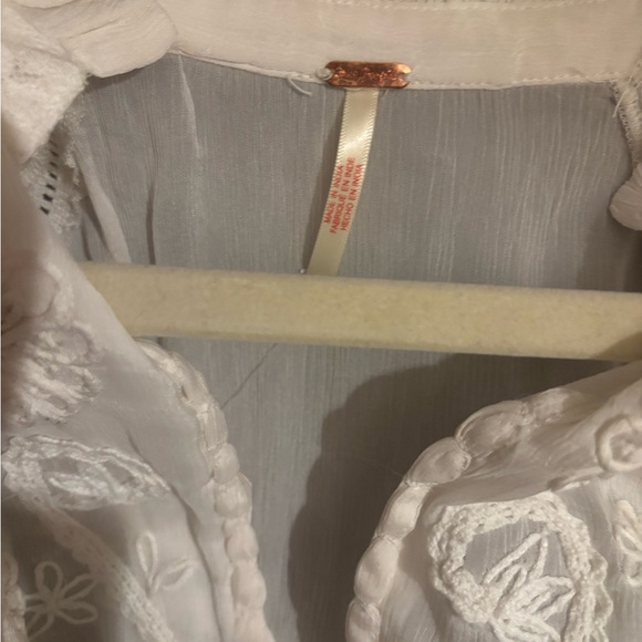 Free People Bali Dragon Lily Blouse NWT Size LARGE. - Picture 12 of 12